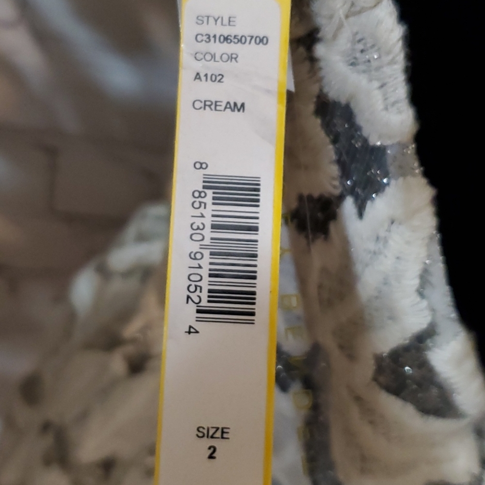 Alice + Olivia Cream Lace Fit-and-Flare Dress - Picture 12 of 16